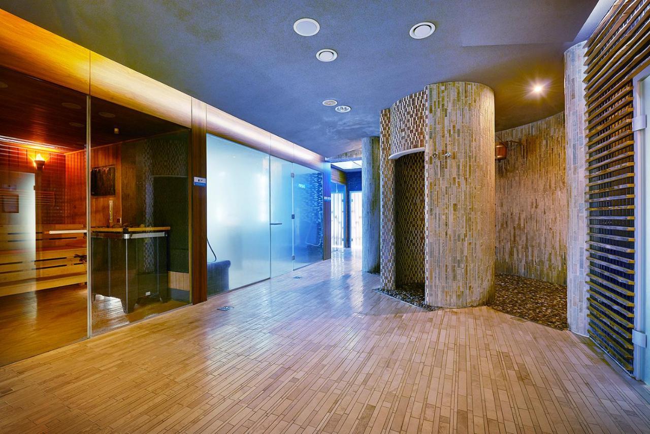 Ultra Premiere By Zdrojowa Apartment Kolobrzeg Bagian luar foto